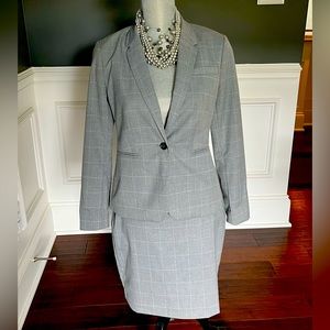 2 piece skirt suit. Banana Republic. Necklace not included.